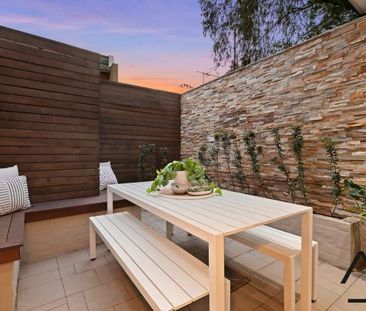 Modern Alexandria terrace maximising light and space - Photo 4