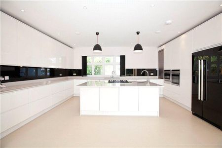 4 bedroom detached house to rent - Photo 4