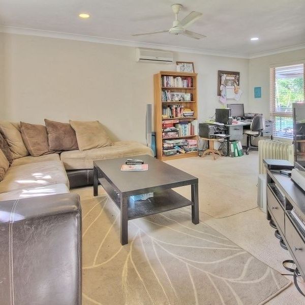 4 BEDROOM HOME WITH POOL - Photo 1