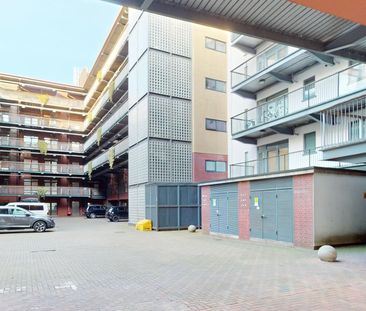 2 Bed Flat, Omega Works, E3 - Photo 4