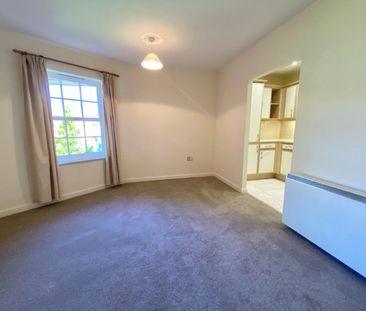 2 bedroom Flat To Let - Photo 2