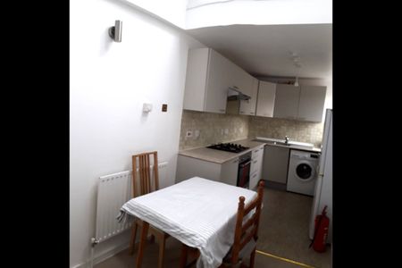 2 Bed Flat, Telford Avenue, SW2 - Photo 3