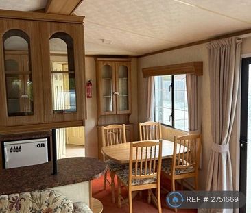 2 bedroom bungalow to rent - Photo 1