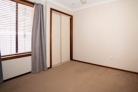 SPACIOUS LIVING AT 13 JEEBA PLACE - Photo 5