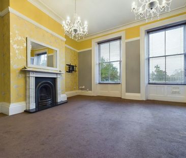 Duplex to rent on - Photo 1