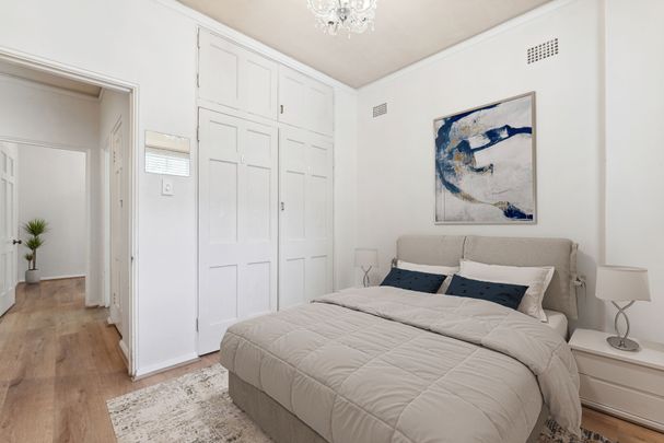 Ground level two bedroom with parking - Photo 1