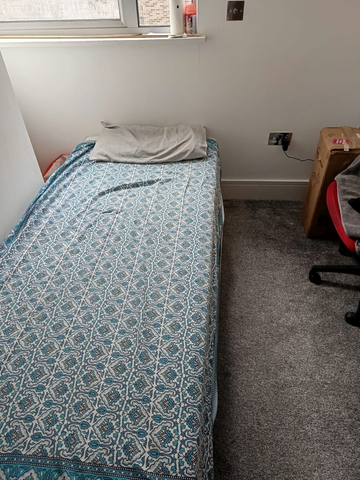 1 bedroom in a house share to rent - Photo 2