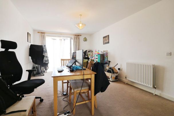 Longwood Avenue, Langley - Photo 1