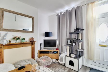 2 bedroom terraced house to rent - Photo 2