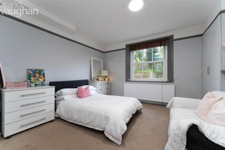 3 bedroom flat to rent - Photo 3