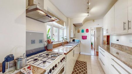 3 bedroom semi-detached house to rent - Photo 5