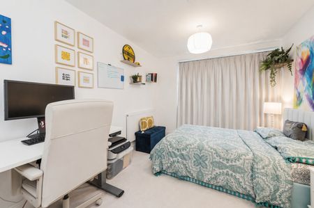 2 Bed Flat, Durrington Tower, SW8 - Photo 4