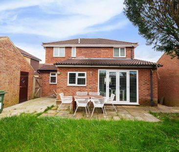 4 bedroom detached house to rent - Photo 2