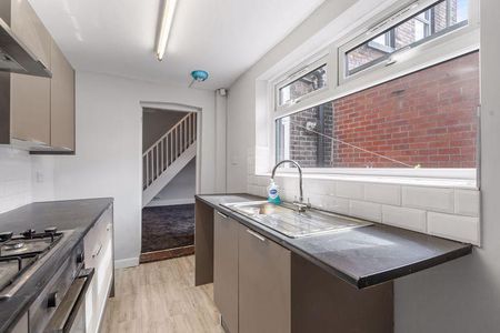 2 bedroom terraced house to rent - Photo 4