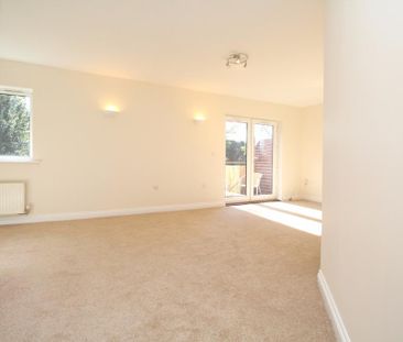 2 bedroom flat to rent - Photo 2