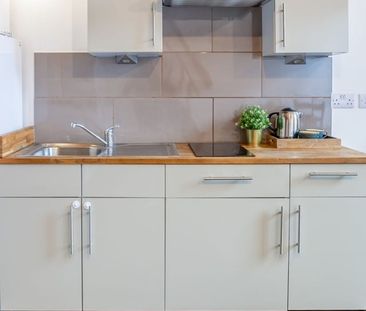 Studio Flat, Edgware Road, NW2 - Photo 5