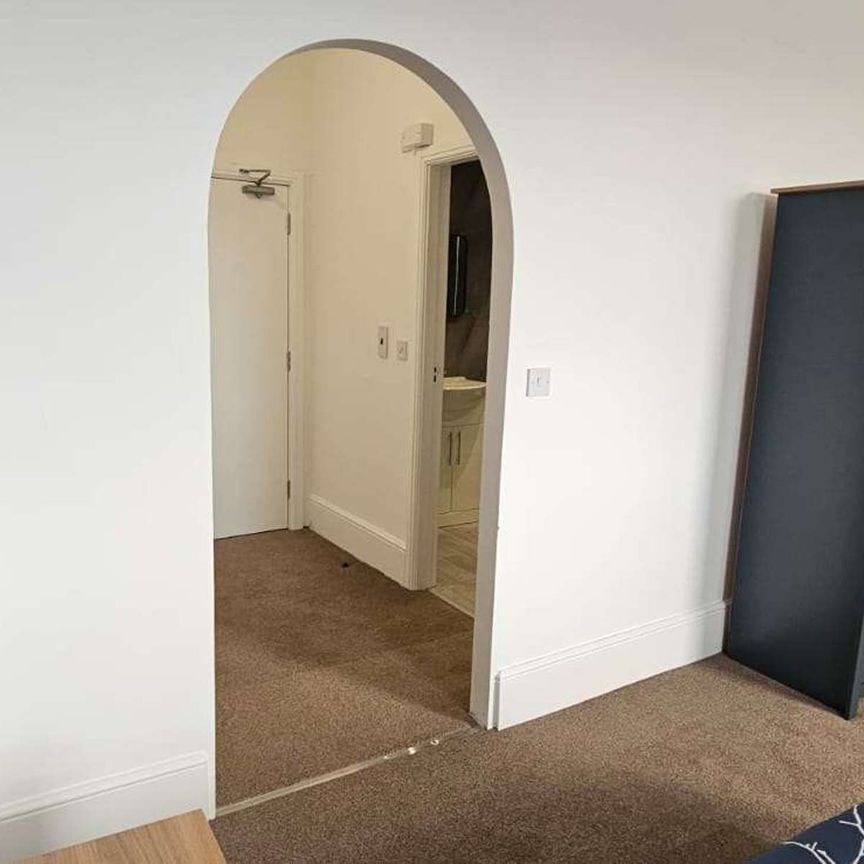 Newly Refurbished 4-Bed House Share In L21! Room 1 - Photo 1