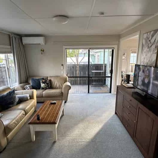 Spacious, Furnished Home for Rent – Prime Location - Photo 1