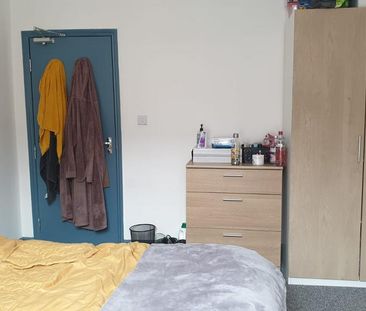 6 bedroom terraced house to rent - Photo 5