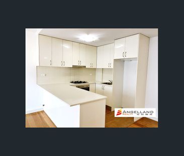 Large-sized Two Bed Apt, Close to Green SQ Station - Photo 6