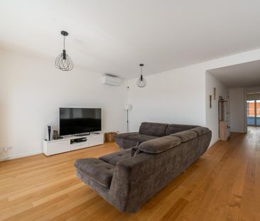 2 Bedroom Apartment with parking, Estoril, Cascais - Photo 3