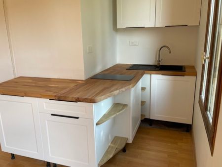 Libre le ..Maintenant Mt Loyer :735 Mt des charges :31,25 - Photo 2