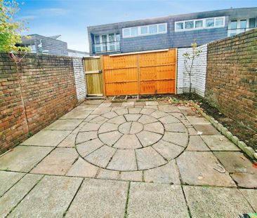 4 bedroom terraced house to rent - Photo 2