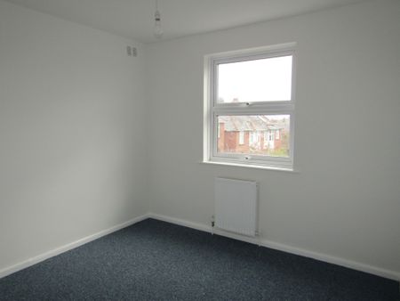 4 bed Terraced - To Let - Photo 3