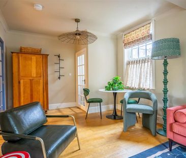 3 bedroom mews to rent - Photo 1