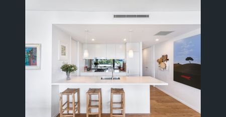 North-Facing & Spacious 3-Bedroom Apartment with Double Parking - Photo 3