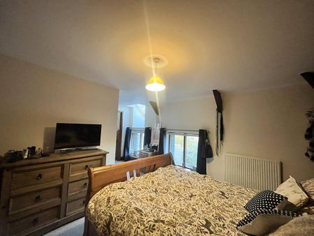 2 bedroom semi-detached house to rent - Photo 3