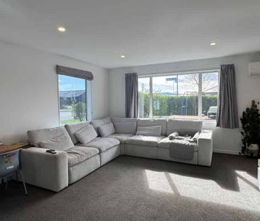 Perfect Family Living in Prestons - Photo 2