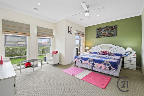 Beautiful Home with All the Extra's&excl; - Photo 1