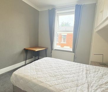 Terraced house to rent - Photo 2