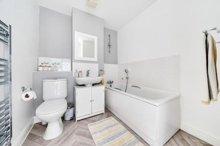 3 bedroom terraced house to rent - Photo 3