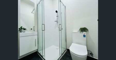 Furnished ROOM in perfect location! - Photo 5