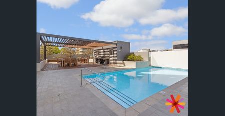 SUMMER IN THE CITY IN WEST PERTH! - Photo 2