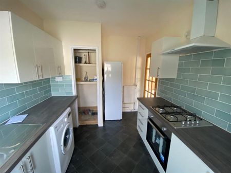 3 bedroom House To Let - Photo 2