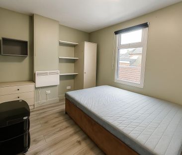 1 bedroom in a house share to rent - Photo 2