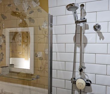 2 bedroom end of terrace house to rent - Photo 2