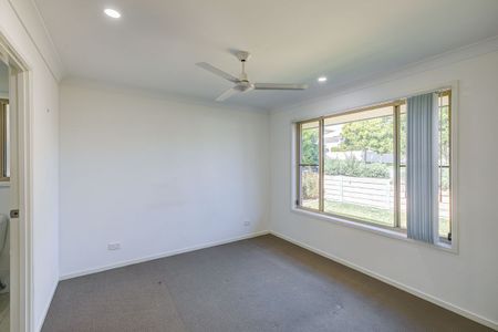 Located in A Quite Court - Photo 4