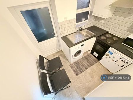 Studio to rent - Photo 5