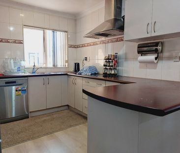 Spacious 3-Bedroom Home with Double Garage – Shirley Road - Photo 1