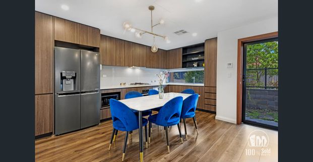 Luxury & Elegant 3 Bed plus study Townhouse with double Courtyards and Balcony. - Photo 1