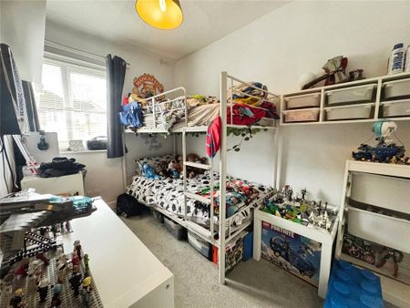 4 bedroom semi-detached house to rent - Photo 4