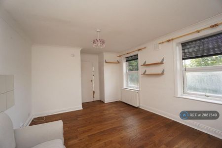 3 bedroom flat to rent - Photo 3