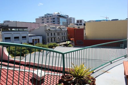 Spacious and charming Te Aro 1BR with Balcony! - Photo 4