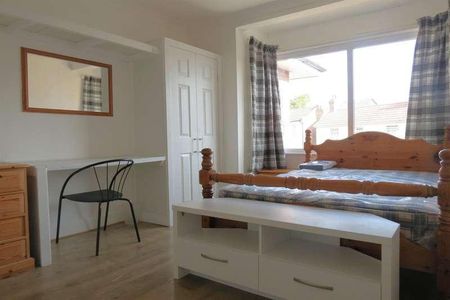 Bedroom Detached House In Winton, BH9 - Photo 5