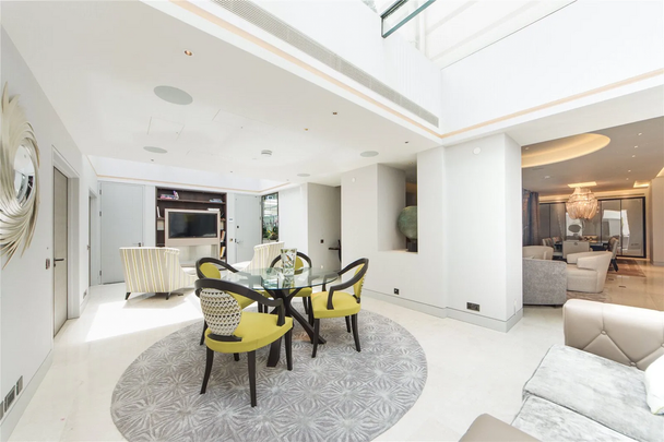 5 bedroom flat to rent - Photo 1