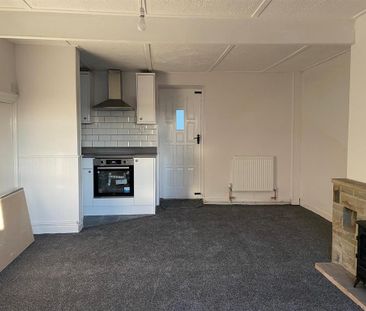 2 bedroom terraced house to rent - Photo 2